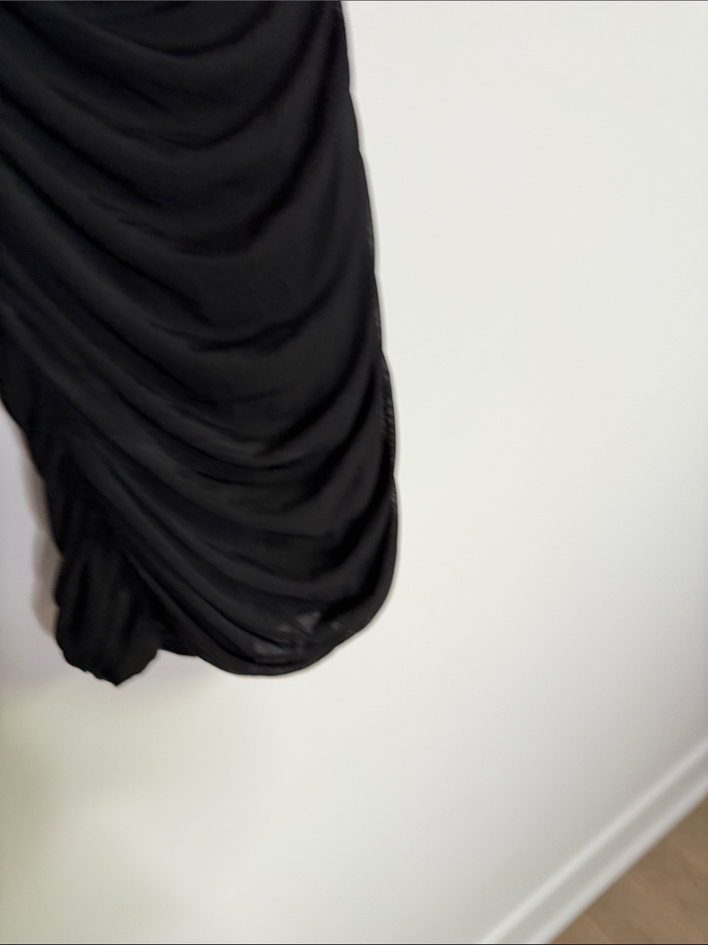 Black Ruffle Sleeve Ruched Dress - Picture 5 of 6